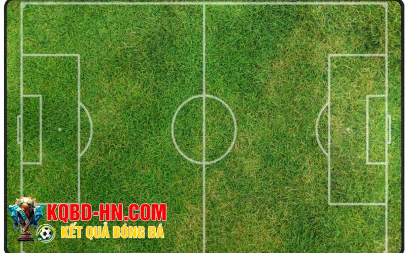 Mỗi bên sân bóng đều có những khung thành riêng