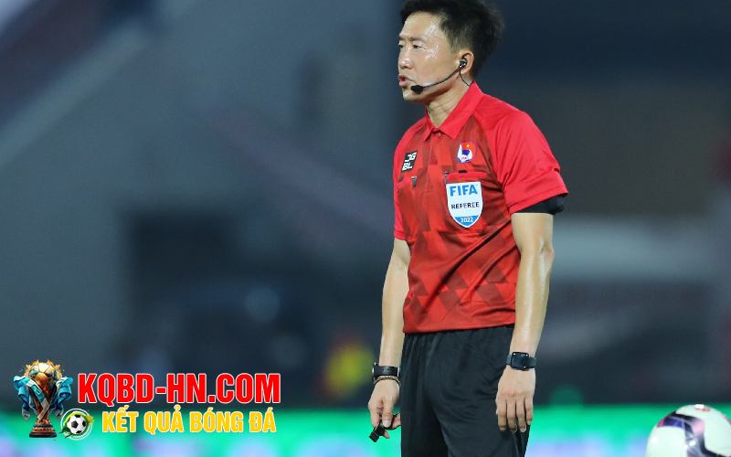 Số lượng trọng tài trong bóng đá